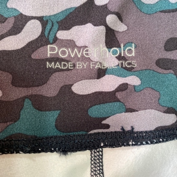 Fabletics Lima Capri Leggings in Camo Size… - Picture 6 of 9